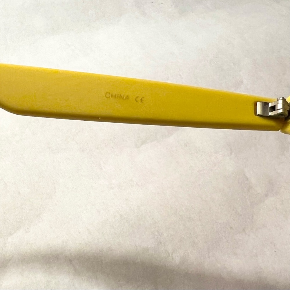 Unbranded Wayfarer Style Polarized UVA/UVB Sunglasses Yellow - Picture 6 of 10